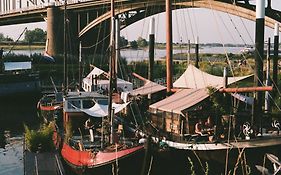 Boat 'Opoe Sientje'